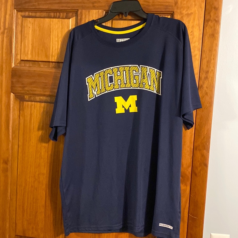 University of Michigan short sleeve tshirt